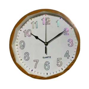 Ρολόι τοίχου XH-8261M σε φυσικό καφέ χρώμα με εφέ ξύλου.